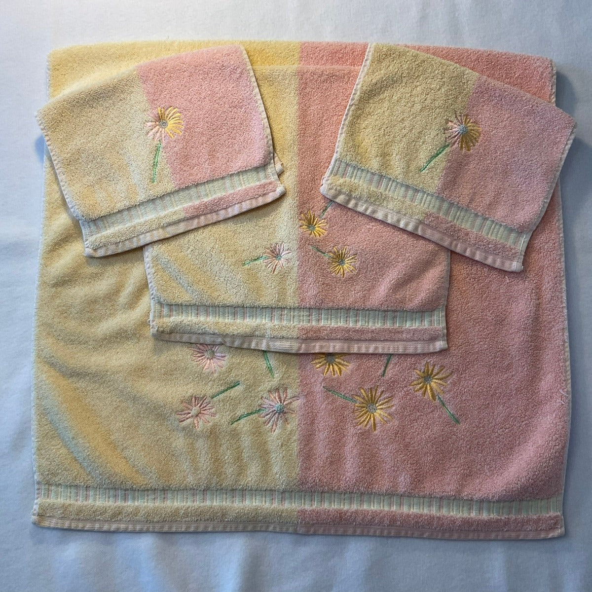 Decorate Bathroom Towels Peach & Yellow Daisy Floral - Laid Out