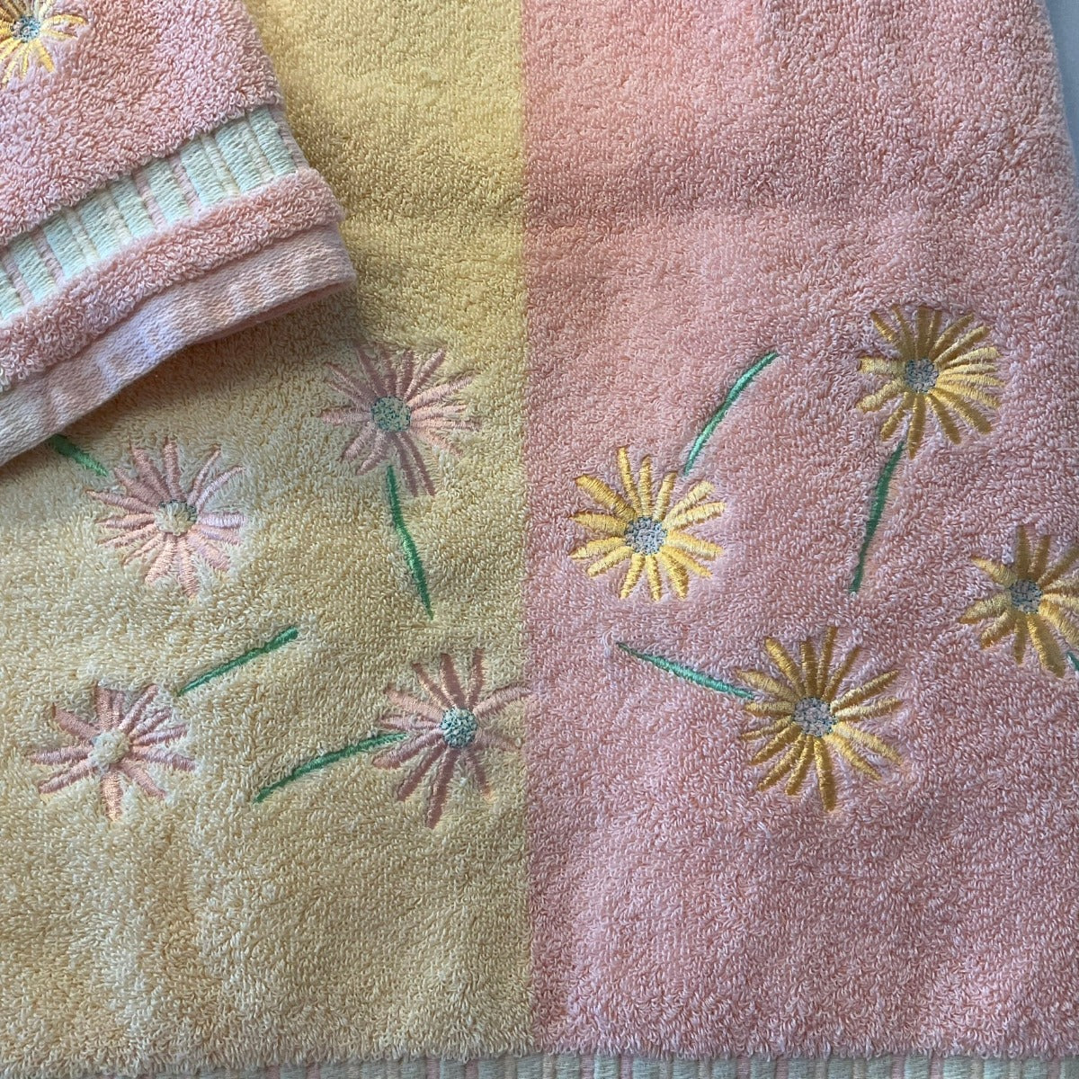 Decorate Bathroom Towels Peach & Yellow Daisy Floral - Bath Towel