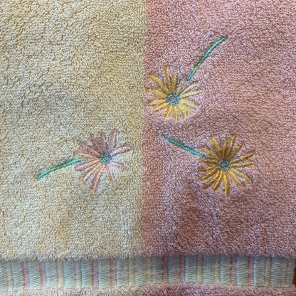 Decorate Bathroom Towels Peach & Yellow Daisy Floral - Hand Towel