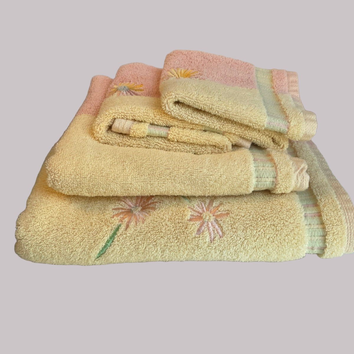 Decorate Bathroom Towels Peach & Yellow Daisy Floral - Yellow Side