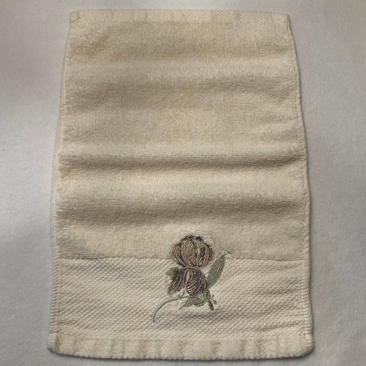 Bathroom Towels with Floral Pattern - Set of 3 - Fingertip Towel